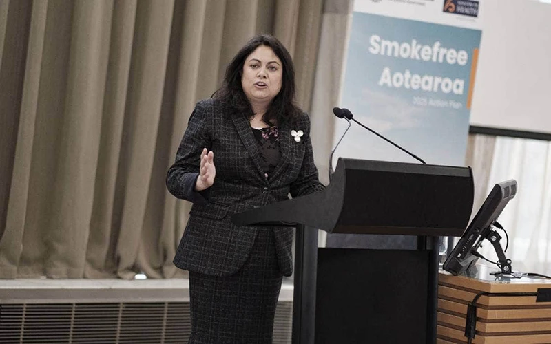 Thứ trưởng Y tế New Zealand Ayesha Verrall trình bày dự luật trước Quốc hội. (Ảnh Stuff.co.nz)
