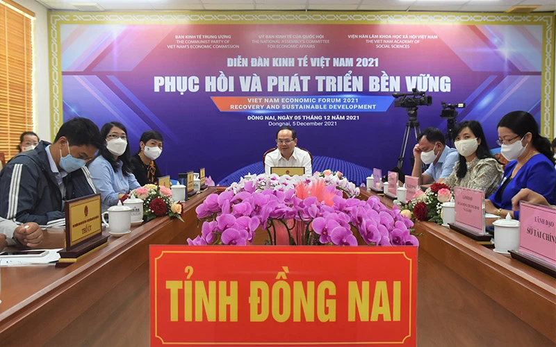 Đồng chí Quản Minh Cường chủ trì Diễn đàn kinh tế Việt Nam phục hồi và phát triển bền vững tại điểm cầu Đồng Nai.