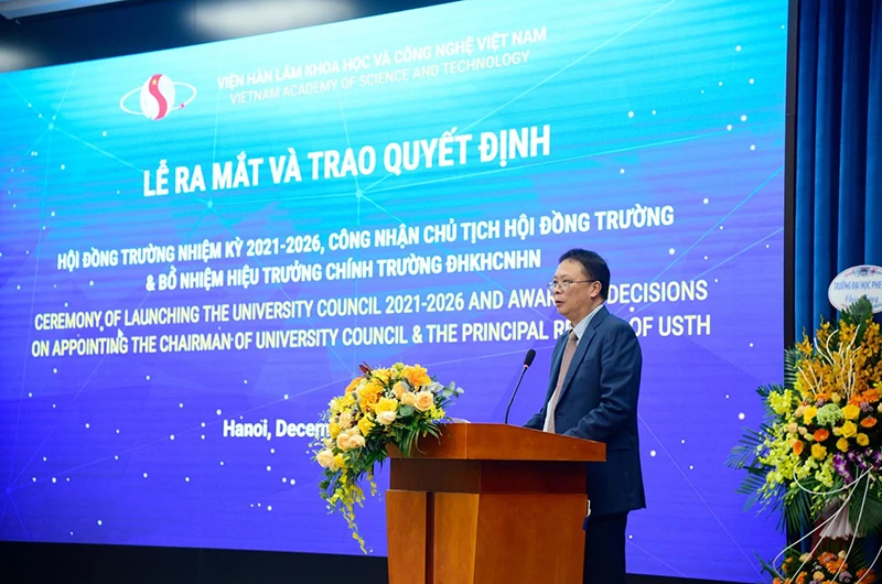 Giáo sư, Viện sĩ Châu Văn Minh, Chủ tịch Viện Hàn lâm Khoa học và Công nghệ Việt Nam.