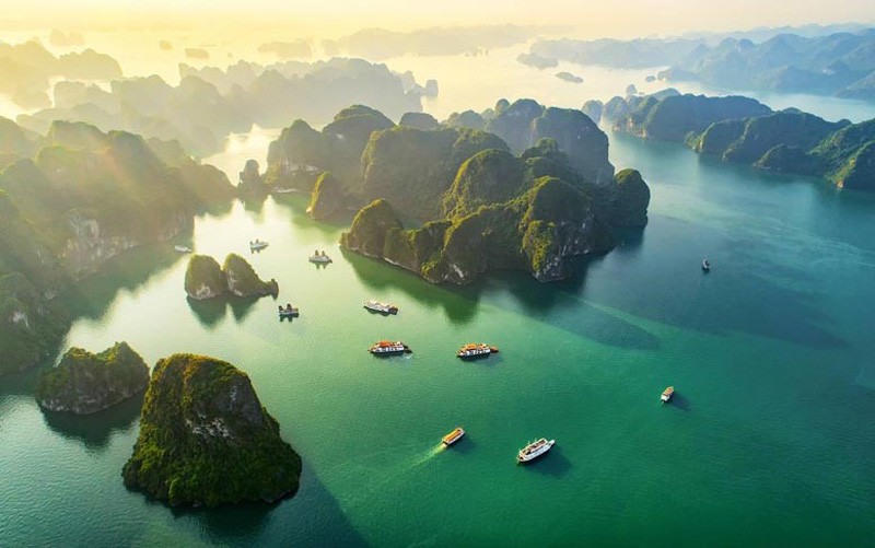 Vịnh Hạ Long vừa được tạp chí du lịch Travel + Leisure xếp hạng là 1 trong 55 điểm đến đẹp nhất thế giới (Ảnh: CTV)