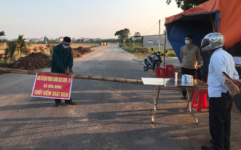 Lập 7 chốt kiểm dịch tại xã Hòa Bình (huyện Hưng Hà, tỉnh Thái Bình).