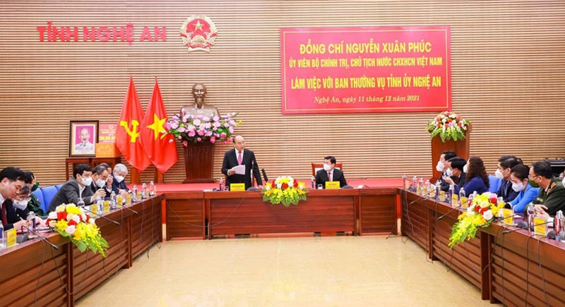 Chủ tịch nước Nguyễn Xuân Phúc làm việc với Ban Thường vụ Tỉnh ủy Nghệ An.