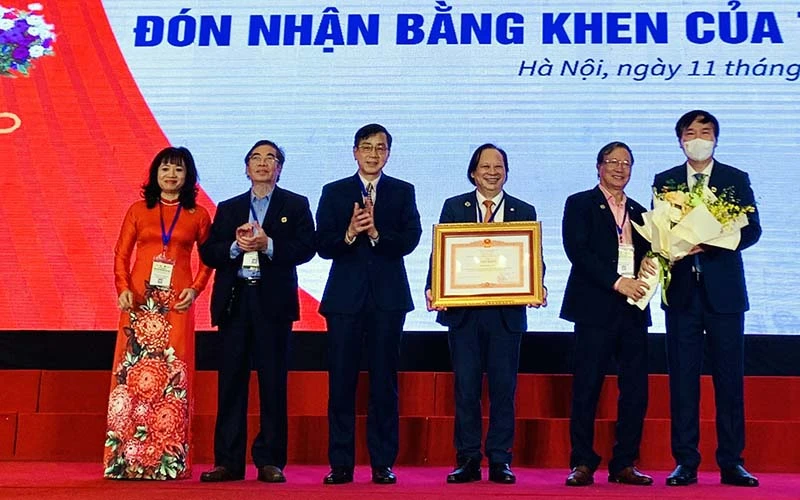 Hội Phổi Việt Nam vinh dự nhận Bằng khen của Thủ tướng Chính phủ.