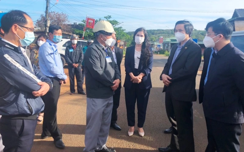 Đoàn công tác của Bộ Y tế kiểm tra thực tế công tác phòng, chống dịch tại xã Nghĩa Thắng, Đắk Wer và Khu điều trị bệnh nhân Covid-19 của huyện Đắk R’lấp.