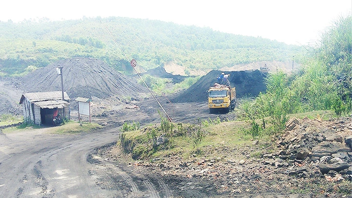 Tổng công ty Công nghiệp mỏ Việt Bắc TKV-CTCP khai thác vượt 274 nghìn tấn than tại mỏ Núi Hồng ở huyện Đại Từ (Thái Nguyên). 