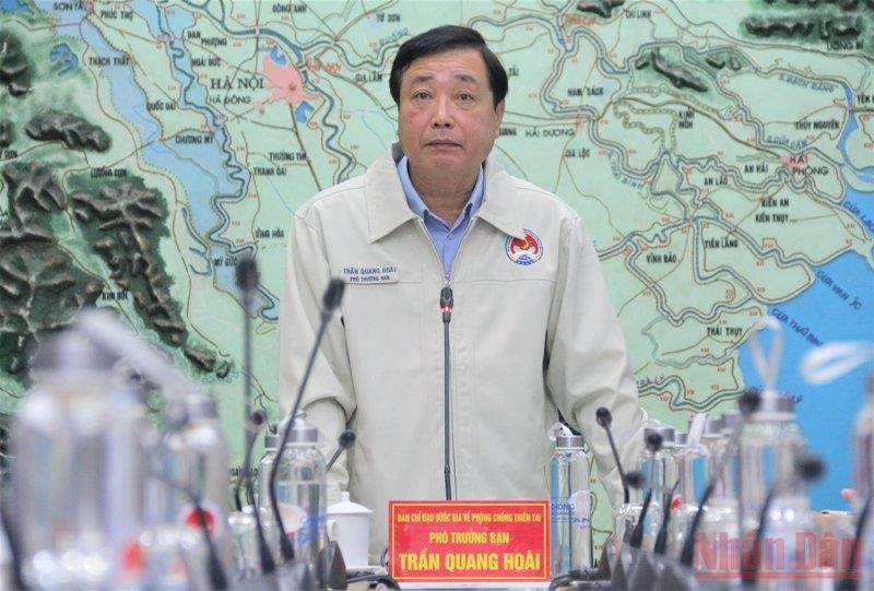 Ông Trần Quang Hoài khẳng định: Hiện nay dự báo của Trung tâm Dự báo khí tượng thủy văn quốc gia, cũng như các đài dự báo quốc tế đang khá thống nhất trong dự báo về cường độ, đường đi, khu vực đổ bộ của bão Rai.