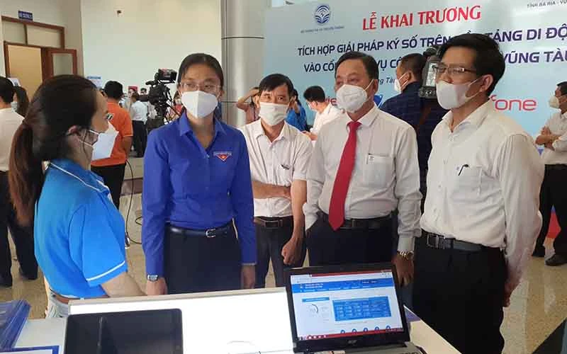 Ngày 22/11, tỉnh Bà Rịa-Vũng Tàu đã chính thức trở thành tỉnh đầu tiên trên cả nước tích hợp dịch vụ chứng thực chữ ký số trên nền tảng di động vào cổng dịch vụ công của tỉnh. 