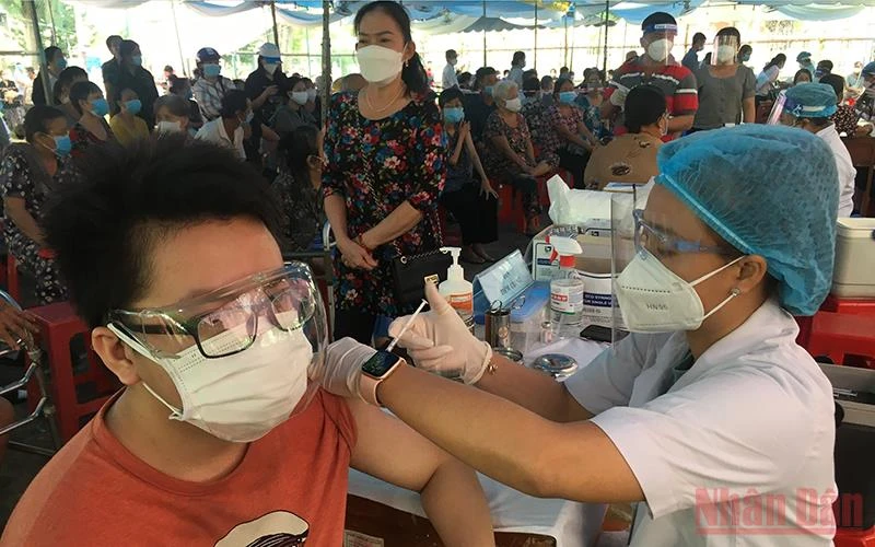 Tiêm vaccine phòng Covid-19 tại thành phố Bến Tre (tỉnh Bến Tre).
