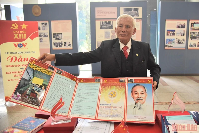 Giải Nhất cuộc thi “Đảng trong cuộc sống của tôi” thuộc về tác giả Lê Reo (77 tuổi, huyện Triệu Sơn, Thanh Hóa). (Ảnh: Minh Duy)