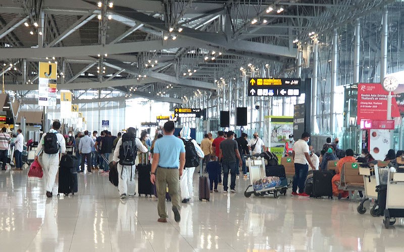 Du khách quốc tế tại sân bay Suvarnabhumi, Thái Lan.