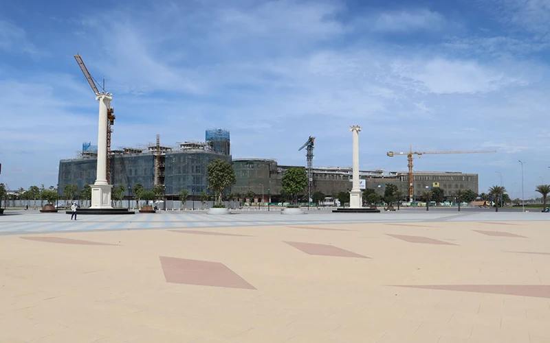Khu vực quảng trường trong dự án Khu đô thị Aqua City.
