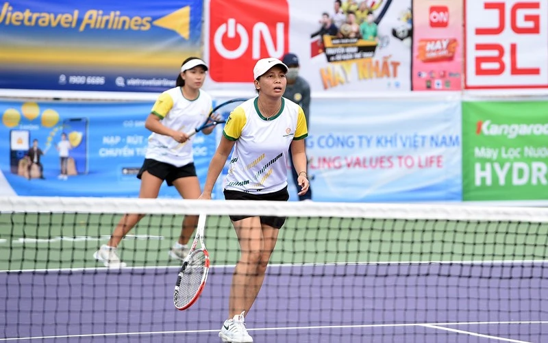 Vượt qua loạt loạt super tie-break đầy kịch tính, Phan Như Quỳnh và Trần Thụy Thanh Trúc giành chức vô địch đôi nữ, sau khi chỉ về nhì ở giải năm ngoái. (Ảnh: VTF)