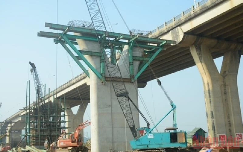 Cầu Vĩnh Tuy 2 đang dần thành hình. 