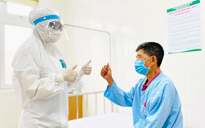 Bệnh nhân Covid-19 tại Trung tâm Bệnh nhiệt đới, Bệnh viện Hữu nghị đa khoa Nghệ An (Ảnh minh họa: Châu Thành) 