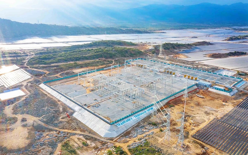 Một góc dự án Nhà máy điện mặt trời có công suất 450 MW kết hợp với đầu tư Trạm biến áp 500 kV Thuận Nam và các đường dây đấu nối do Trungnam Group đầu tư.