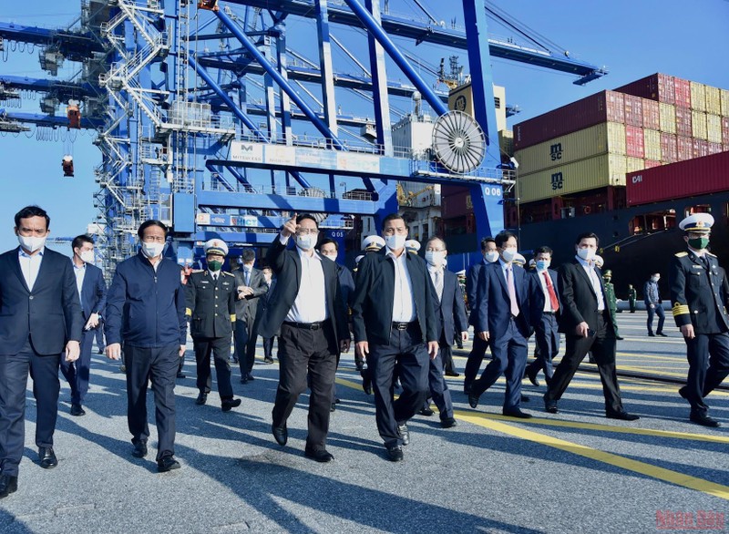 Thủ tướng Phạm Minh Chính thăm làm việc tại Cảng Container Quốc tế Lạch Huyện (Hải Phòng) do Công ty TNHH Cảng Container Quốc tế Tân Cảng Hải Phòng (Tổng công ty Tân Cảng Sài Gòn) quản lý và vận hành. 