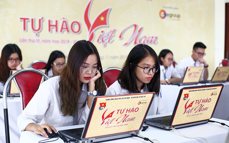 Các thí sinh tranh tài tại Lễ khai mạc Cuộc thi “Tự hào Việt Nam” lần thứ 3.