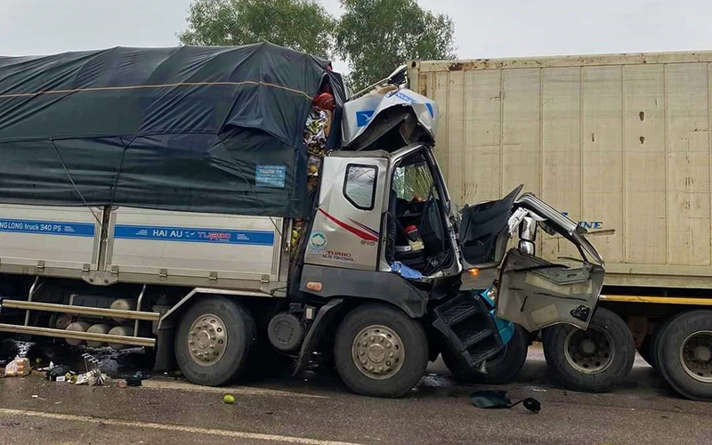 Hiện trường tai nạn giao thông làm 2 người tử vong vào chiều 14/11/2021 tại Quốc lộ 1A qua huyện Lệ Thủy, tỉnh Quảng Bình (Ảnh minh họa: Hương Giang).