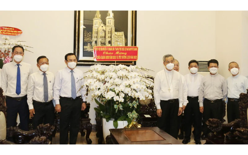 Đồng chí Nguyễn Văn Nên thăm, chúc mừng Tòa Tổng Giám mục Tổng Giáo phận TP Hồ Chí Minh và Tổng Giám mục Nguyễn Năng, Tổng Giáo phận TP Hồ Chí Minh.