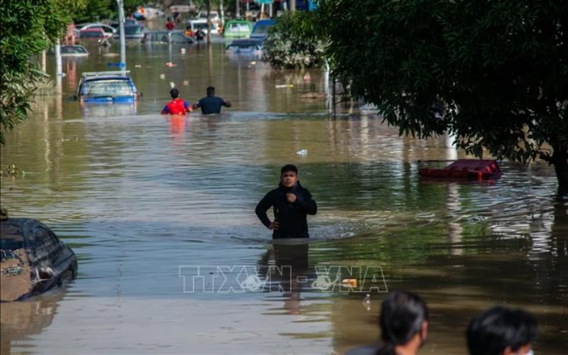 Cảnh ngập lụt tại bang Selangor, Malaysia ngày 20/12/2021. (Ảnh: THX/TTXVN).