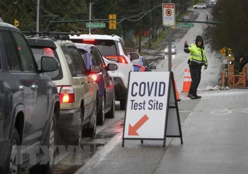 Một điểm xét nghiệm Covid-19 tại British Columbia, Canada, ngày 18/12/2021. (Ảnh: THX/TTXVN)