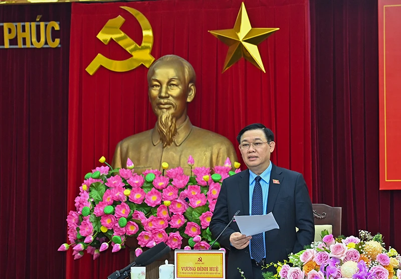 Chủ tịch Quốc hội Vương Đình Huệ phát biểu chỉ đạo tại buổi làm việc. 