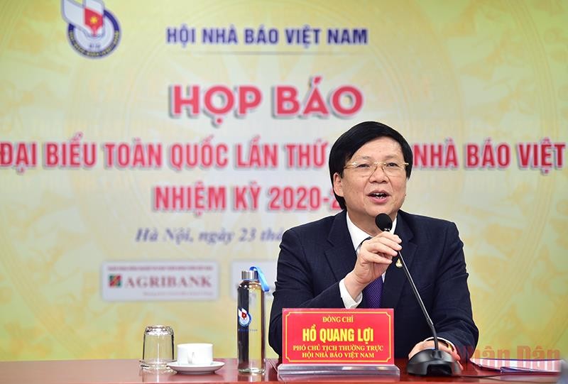 Ông Hồ Quang Lợi, Phó Chủ tịch Thường trực Hội Nhà báo Việt Nam chủ trì họp báo. Ảnh: Thành Đạt