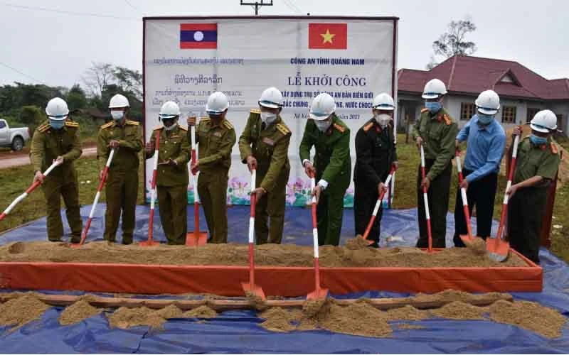 Khởi công xây dựng trụ sở Công an các bản tại Lào, giáp biên giới với tỉnh Quảng Nam.
