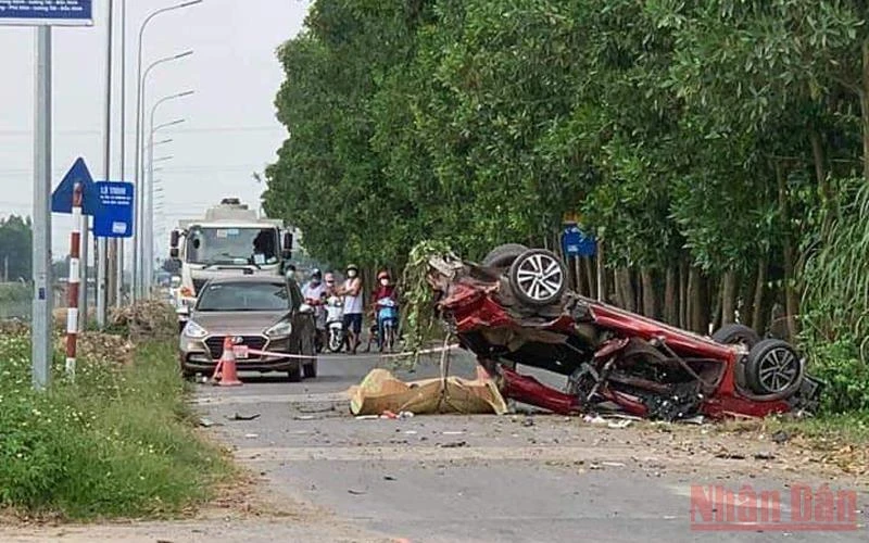 Ảnh tư liệu: Hiện trường vụ tai nạn giao thông tại khu vực ngã tư cầu Táo Đôi, thuộc địa phận xã Trung Chính, huyện Lương Tài, tỉnh Bắc Ninh, ngày 4/10/2021. (Ảnh: THÁI SƠN)
