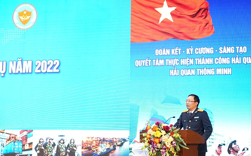 Tổng Cục trưởng Hải quan Nguyễn Văn Cẩn phát biểu tại hội nghị.