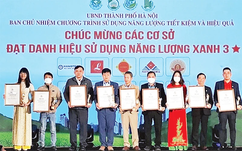 Thành phố Hà Nội trao danh hiệu Cơ sở, công trình sử dụng năng lượng xanh năm 2021 tặng các đơn vị xuất sắc nhất.