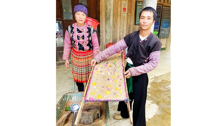  Lao động trẻ miền núi ở huyện Vân Hồ, tỉnh Sơn La làm du lịch tại địa phương. 