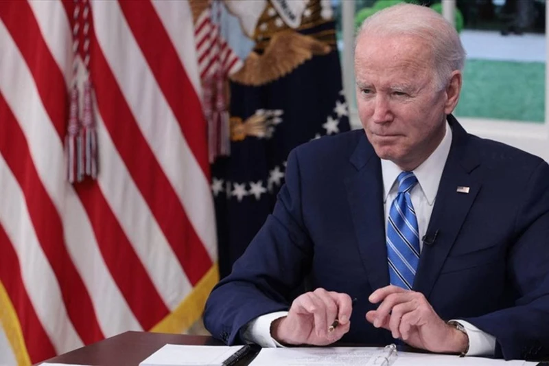 Tổng thống Joe Biden ký luật ngân sách quốc phòng năm 2022. (Ảnh: AFP/TTXVN)