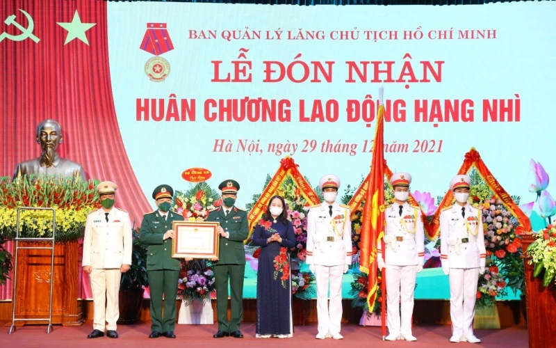 Phó Chủ tịch nước Võ Thị Ánh Xuân tại buổi lễ đón nhận Huân chương Lao động hạng Nhì.