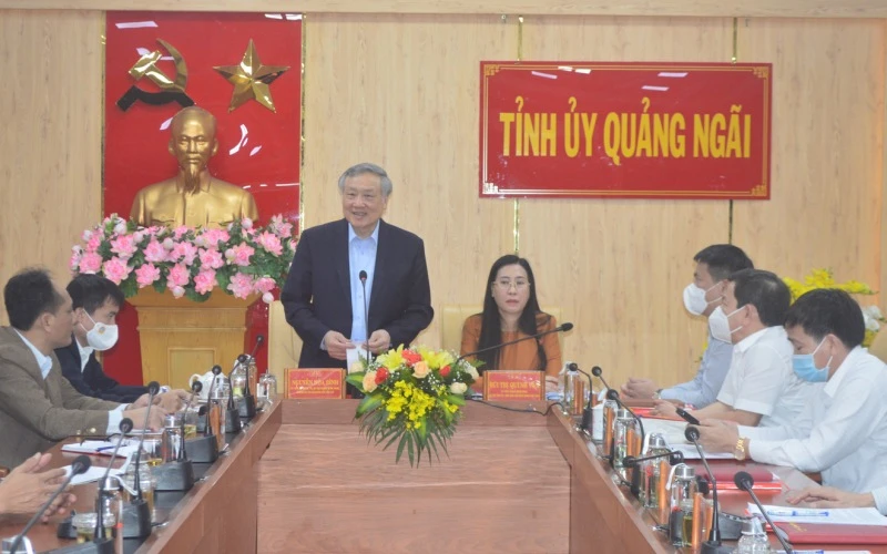 Ủy viên Bộ Chính trị, Bí thư Trung ương Đảng, Chánh án Tòa án nhân dân tối cao Nguyễn Hòa Bình phát biểu tại buổi làm việc.