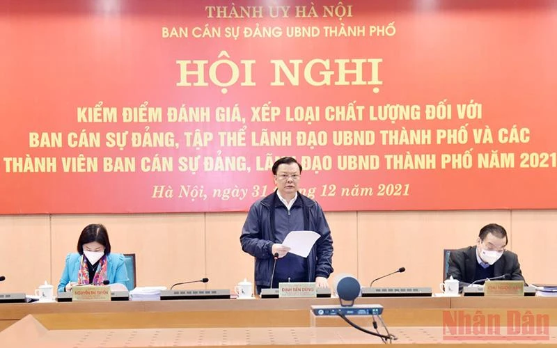Bí thư Thành ủy Hà Nội Đinh Tiến Dũng phát biểu chỉ đạo hội nghị sáng 31/12.