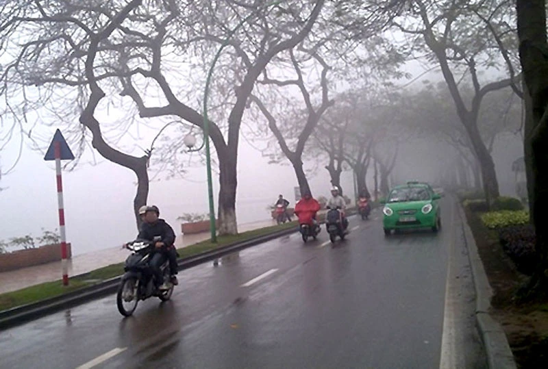 Khu vực Hà Nội nhiều mây, sáng sớm có sương mù rải rác, trưa chiều hửng nắng, trời rét. (Ảnh minh họa)