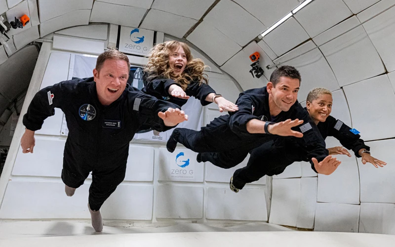 Bộ tứ là các phi hành gia không chuyên trong chuyến bay của SpaceX lên không gian ngày 15/9/2021 (Ảnh: REUTERS)