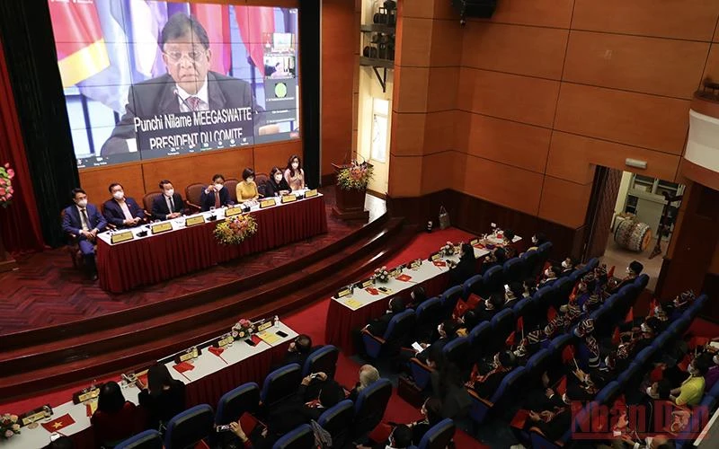 Đại diện Bộ Văn hóa, Thể thao và Du lịch tham dự phiên họp của UNESCO ghi danh Nghệ thuật Xòe Thái Việt Nam. (Ảnh: Hà Nam)