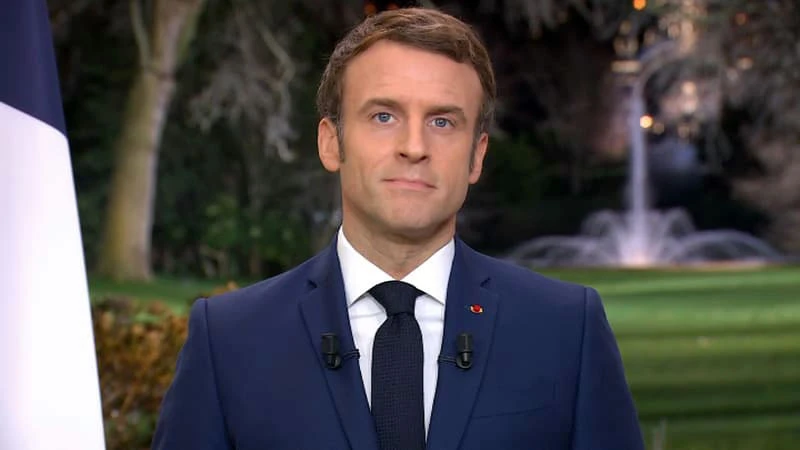 Tổng thống Pháp Emmanuel Macron phát biểu chúc mừng năm mới trên truyền hình Pháp, tối 31/12. (Ảnh: BFMTV)