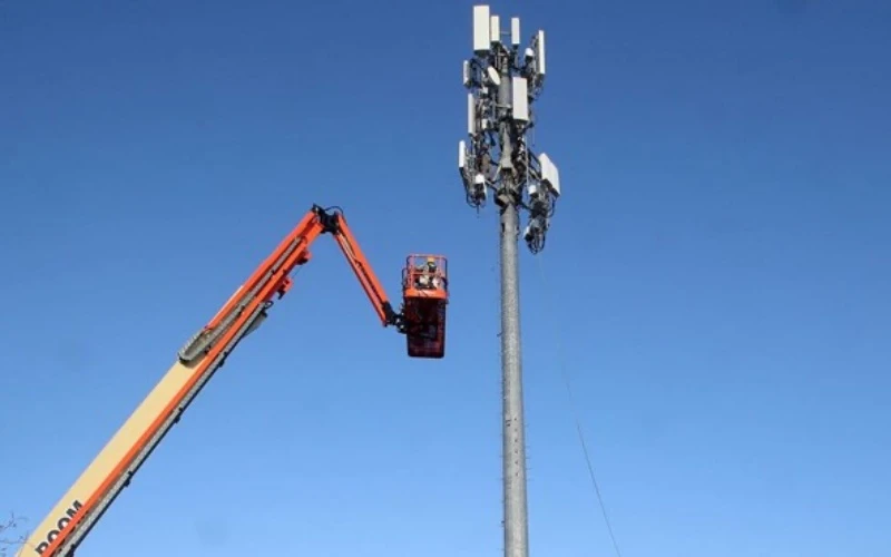 Verizon lắp đặt thiết bị 5G ở Utah. (Ảnh: Reuters)