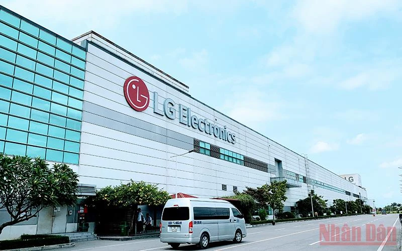 Các nhà máy của Tập đoàn LG tại Khu công nghiệp Tràng Duệ (Hải Phòng) đang ngày càng được mở rộng.