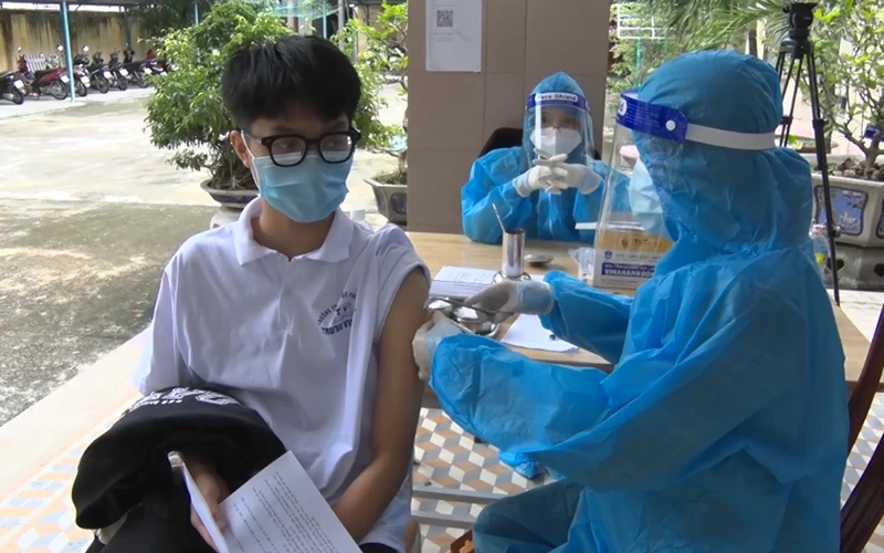 TP Quy Nhơn (tỉnh Bình Định) đẩy nhanh tiến độ tiêm vaccine phòng Covid-19 cho học sinh và trẻ em từ 12 đến 18 tuổi.
