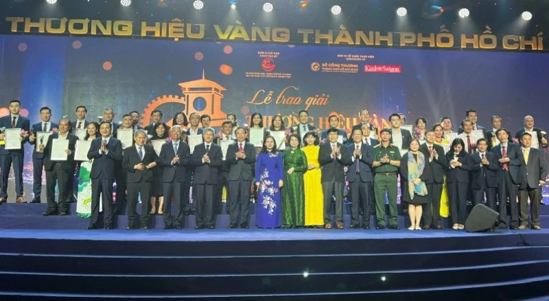 Các doanh nghiệp được trao Giải thưởng “Thương hiệu Vàng TP Hồ Chí Minh năm 2021". 