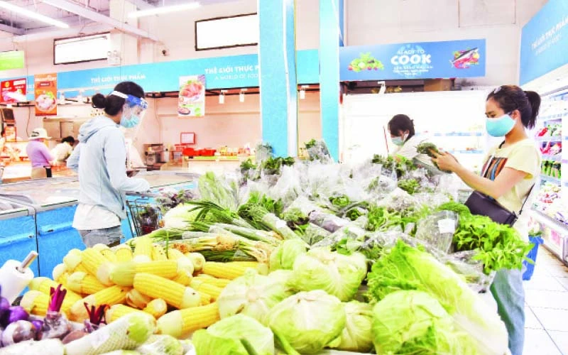 Khu vực bán nông sản tại siêu thị BRG (Hà Nội). 