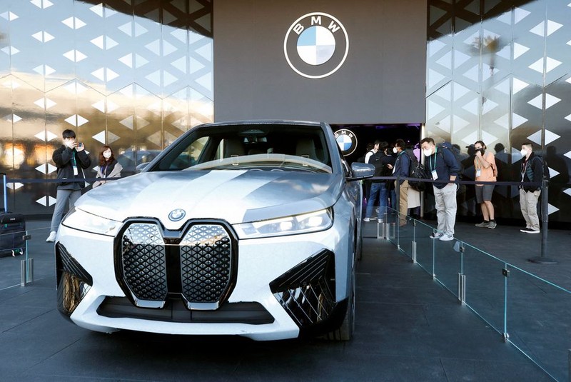  BMW lanza el primer automóvil del mundo que cambia de color
