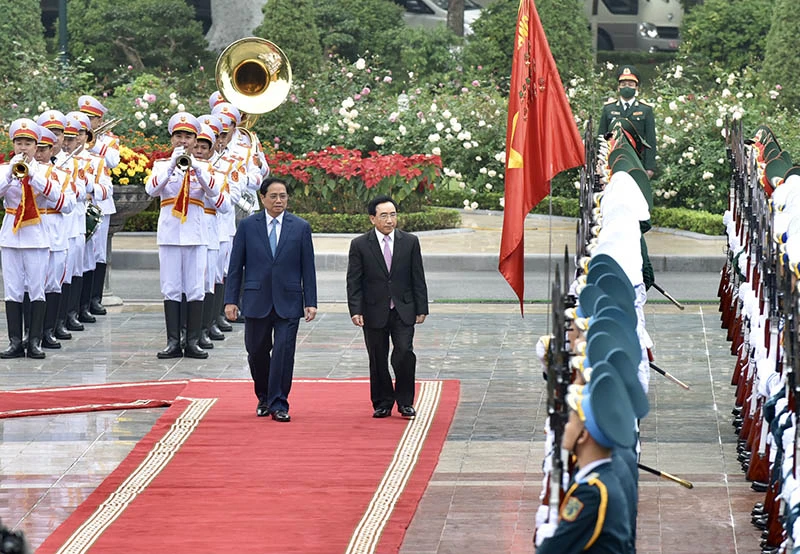  Thủ tướng Phạm Minh Chính đón Thủ tướng Lào Phankham Viphavanh thăm chính thức Việt Nam. (Ảnh: Trần Hải)