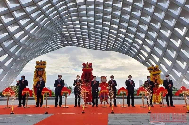 Đà Nẵng khánh thành và đưa vào hoạt động Vườn tượng APEC mở rộng.