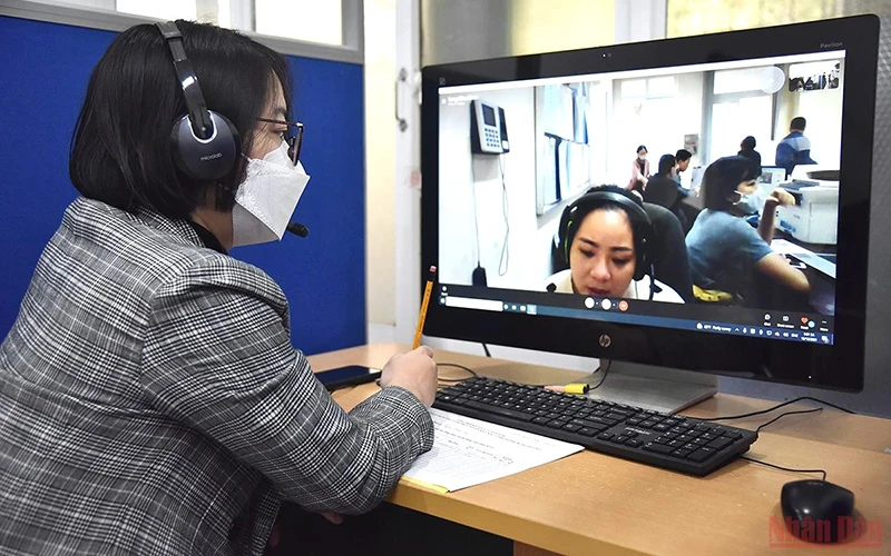 Người lao động tham gia phiên giao dịch việc làm trực tuyến tháng 12/2021 tại Hà Nội (Ảnh minh họa: Minh Duy).