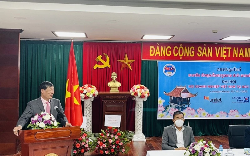 Tổng Lãnh sự Nguyễn Đăng Hùng khẳng định dành sự hỗ trợ cao nhất để Hội doanh nghiệp Việt Nam tại Bắc Lào nhanh chóng đi vào hoạt động hiệu quả. (Ảnh: Tổng Lãnh sự quán Việt Nam tại Luang Prabang)